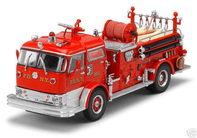 CODE 3 FDNY MACK C ENGINE 305   1958 (12503)  