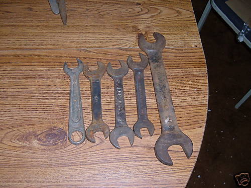 ANTIQUE VINTAGE COLLECTABLE WRENCH TOOL  