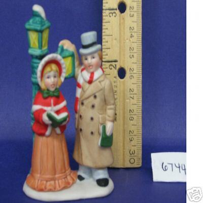 Lefton Colonial Village Figurine Couple Caroling  