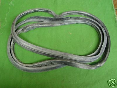 MERCEDES W116 280S 280SE 300SD 450SE REAR DOOR SEAL RYT  